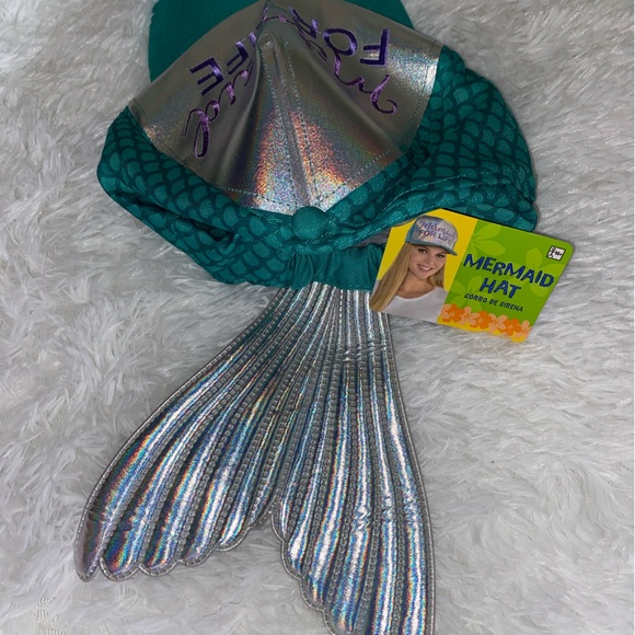 MERMAID WITH TAIL HAT - Picture 2 of 3